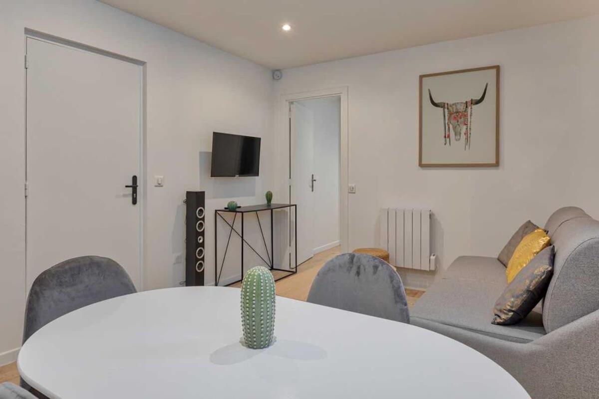 By Buttes Chaumont Park Parisian Freshness 12 Appartement Paris